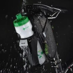 Decopatent Zwarte Zadeltas Met Bidonhouder -Kampeerartikelen Korting 628251fed030c1.88122803