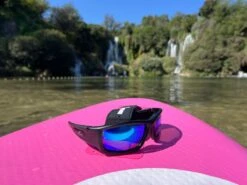 Watrflag Zwart-blauwe Drijvende Zonnebril -Kampeerartikelen Korting 65ef15a135a1e3.09634218