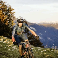 Löffler Scarp Blauw Heren Lange Mouwen Wielrenshirt -Kampeerartikelen Korting 7b88f5eccc1b53a8