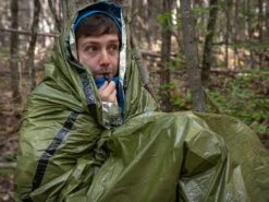 Merkloos SOL Nood Bivakzak - Green 7 Merkloos SOL Nood Bivakzak - Green -Kampeerartikelen Korting sol nood bivakzak groen3 ecommerce